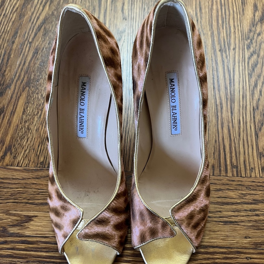 Manolo Blahnik leopard ponyhair peep toe pumps size 38